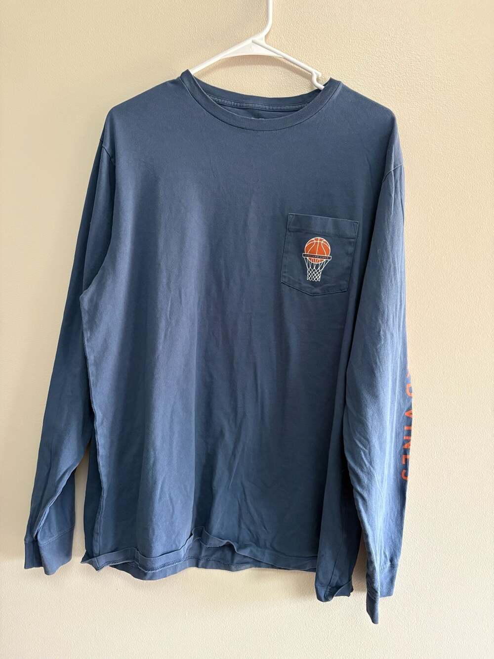 Vineyard Vines Men's Buckets Basketball Long-Sleeve Pocket T-Shirt Blue Size Lar
